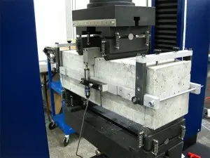 Image of ASTM C1609 bend fixture on eXpert 2600