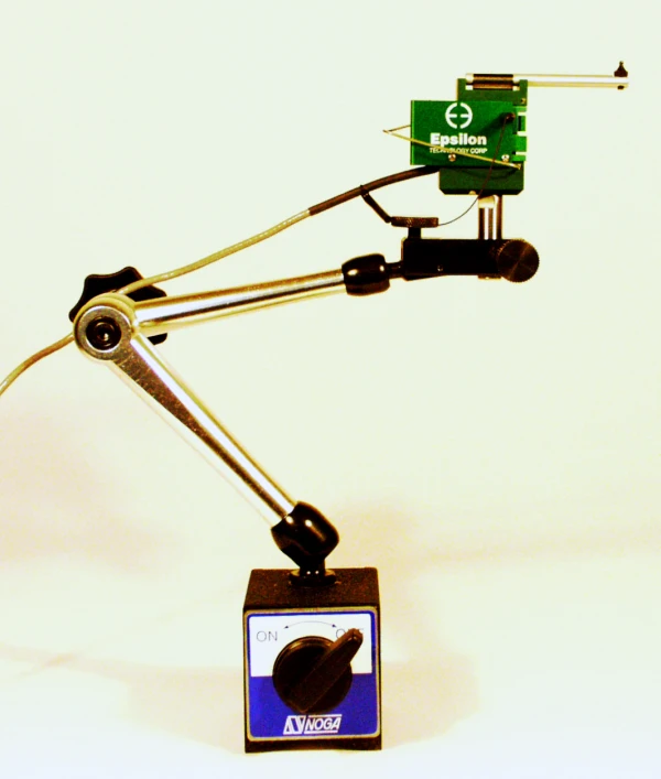 Deflectometer and base