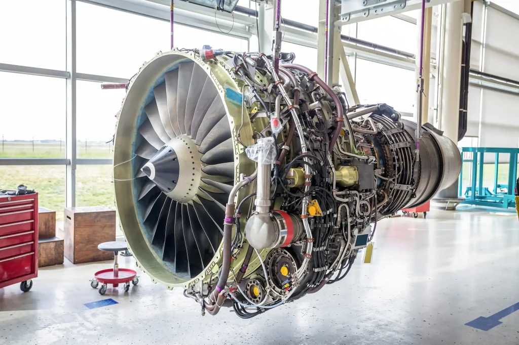 Jet engine exposed with no cowling